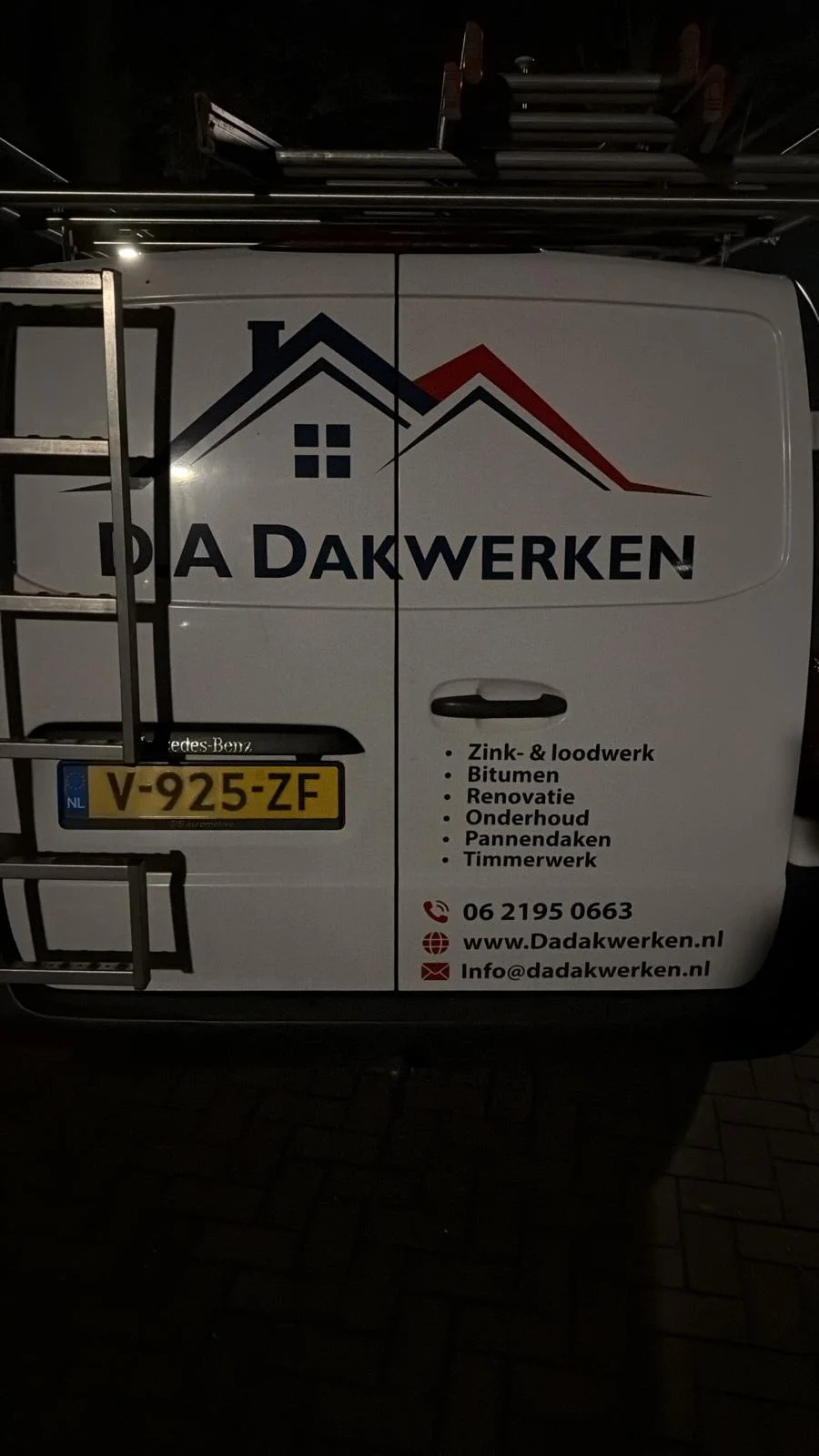 D.A. Dakwerken Bestelwagen