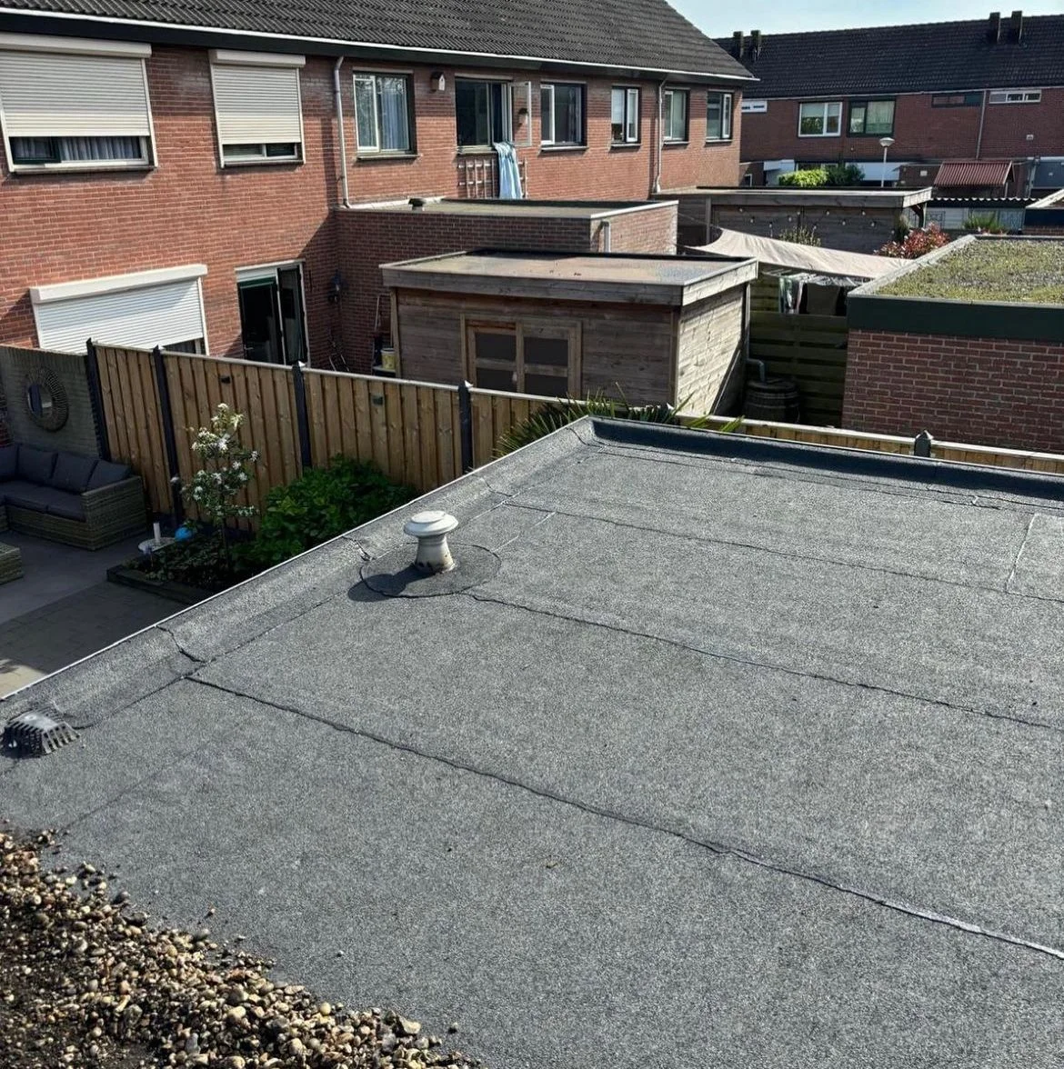 Bitumen vs Kunstrubber: Welke Kiezen?