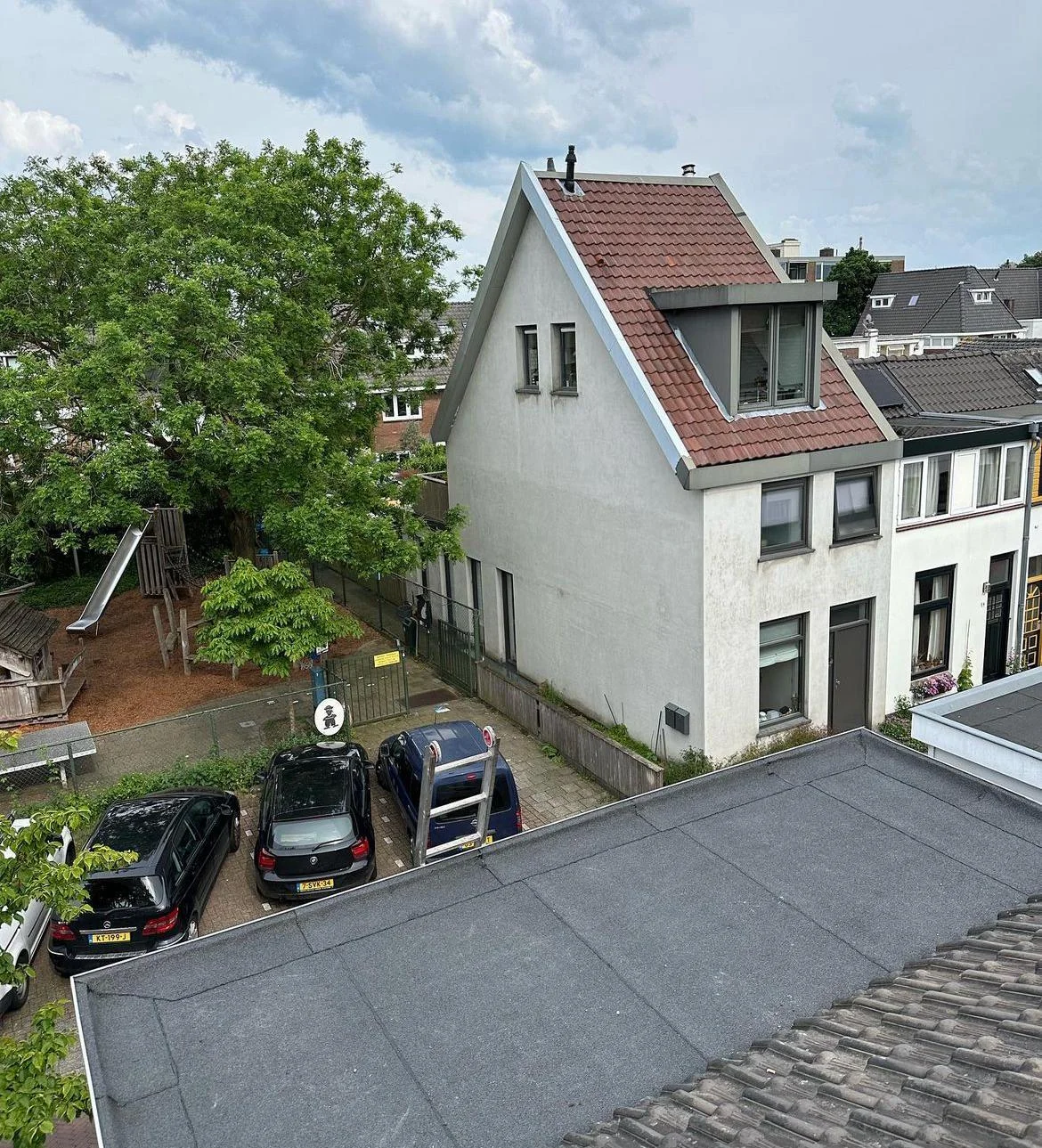 Waarom Zonnepanelen & Dakwerk Combineren?